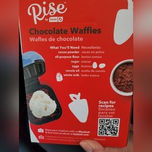 Mini waffle maker